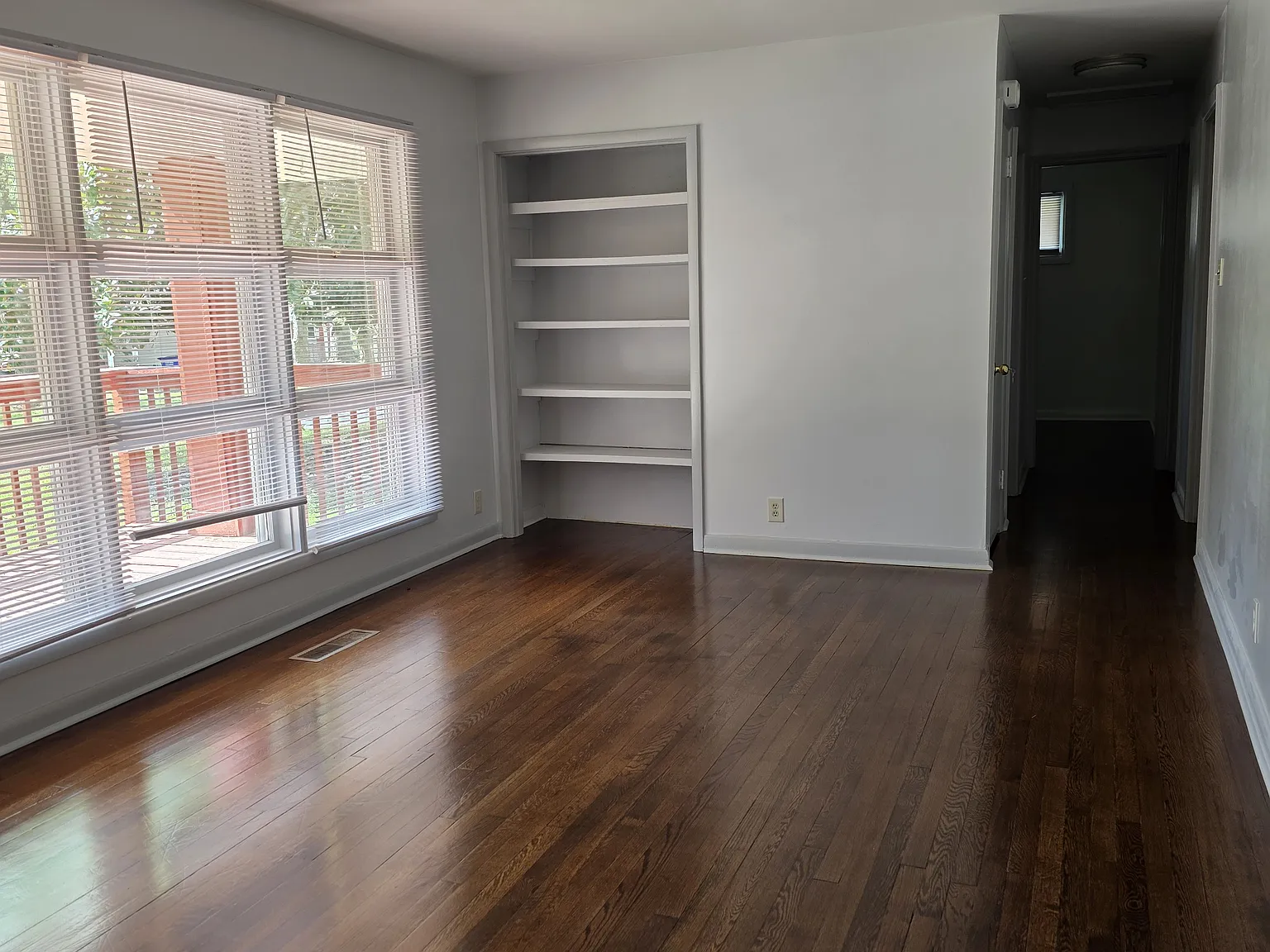 3 bed, 2.5 bath, 1758 sqft, $1,900 — Photo 4