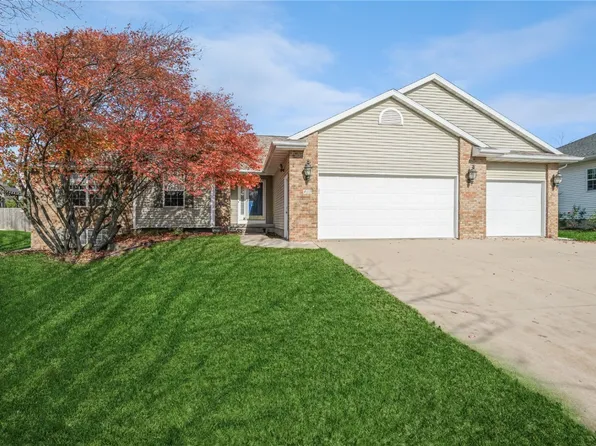 400 Mary Jo Ave, Robins, IA 52328
