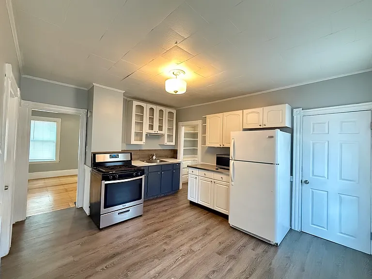 109 Nightingale Ave #1 — Photo 2