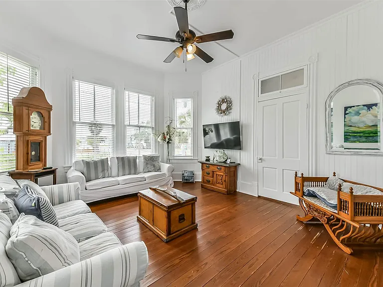 3301 Ursuline St — Photo 4