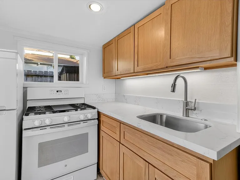 1252 Glenneyre St — Photo 14