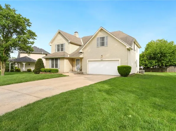 917 NW Winterset St, Lees Summit, MO 64081