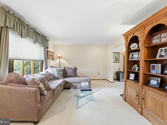5th image of 6414 Crescent Ave