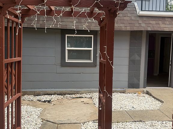 2nd image of 3611 Fleetwood Dr #C