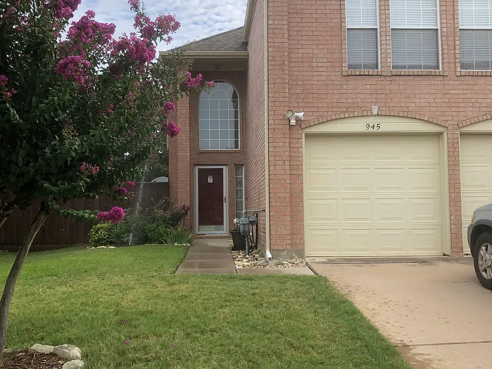 945 Winterstone Dr