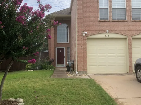 945 Winterstone Dr, Lewisville, TX 75067
