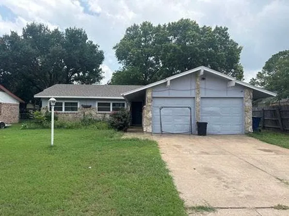 629 Meadowcrest Dr, Crowley, TX 76036