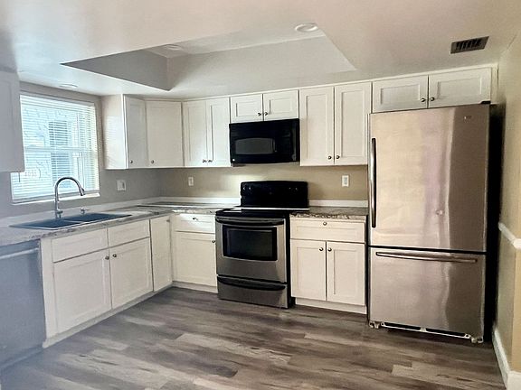 3rd image of 4040 Audubon Dr