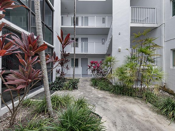 5th image of 9971 W Bay Harbor Dr