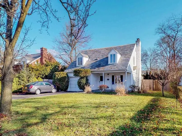 30 Crescent Beach Rd, Glen Cove, NY 11542