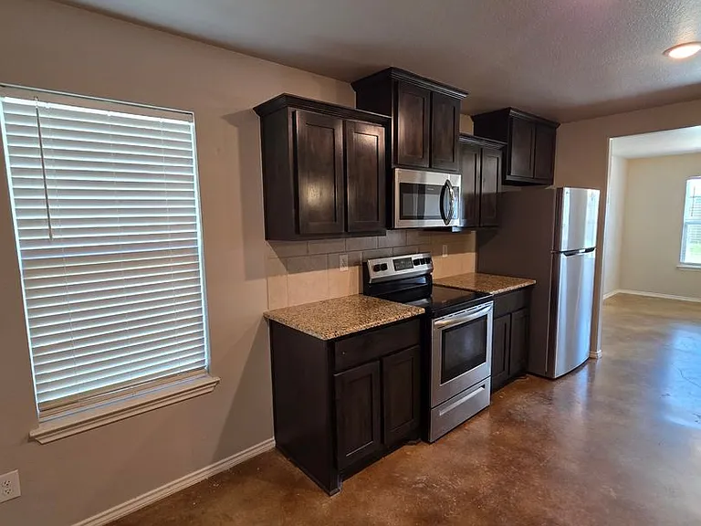 3103 Goblin Dr — Photo 6