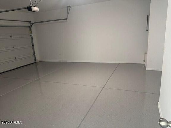 3rd image of 1413 W HESS Avenue
