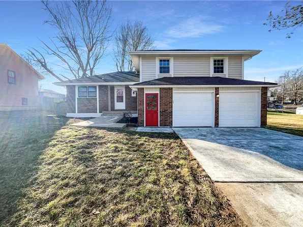 7403 E 126th St, Grandview, MO 64030
