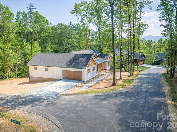 4th image of 20 Nature Walk Ln