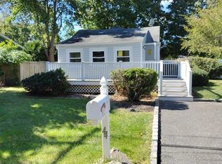 44 Reeves Rd, Center Moriches, NY 11934