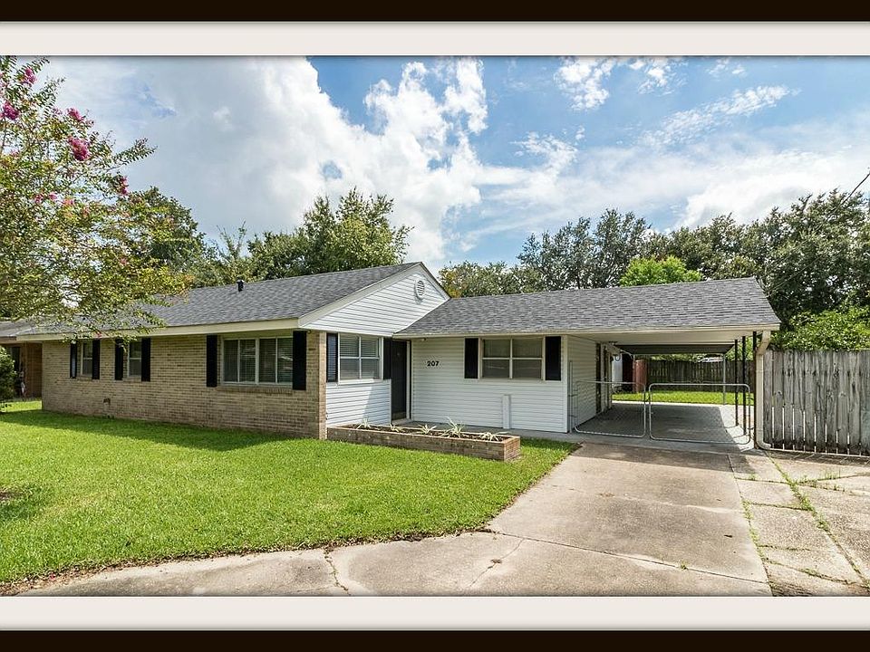 1st image of 207 Woodcrest Cir