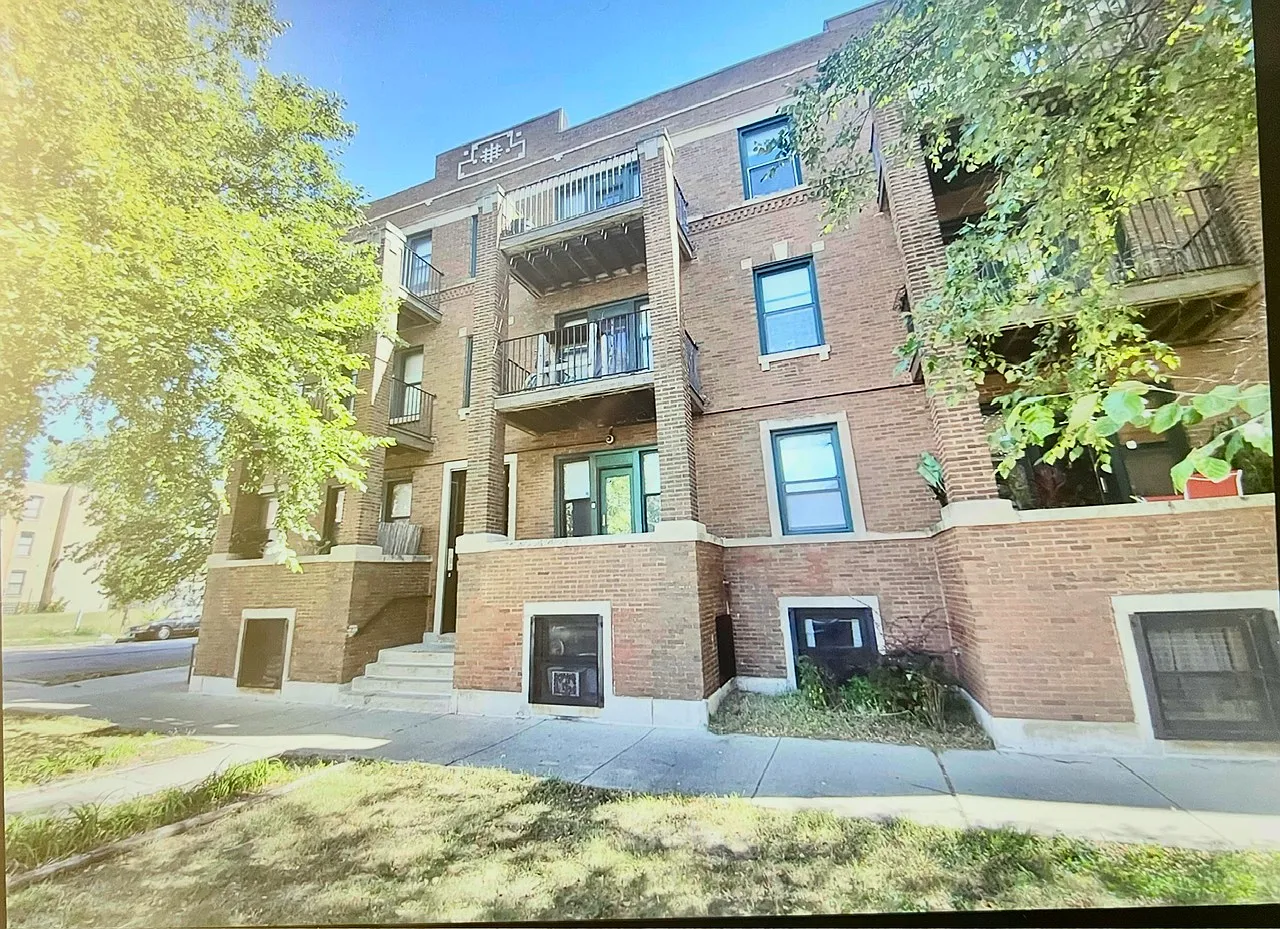 2 bed, 900 sqft, $1,100 — Photo 1