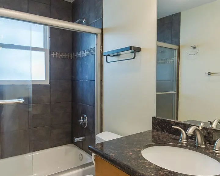 2211 Franklin Ave E — Photo 18