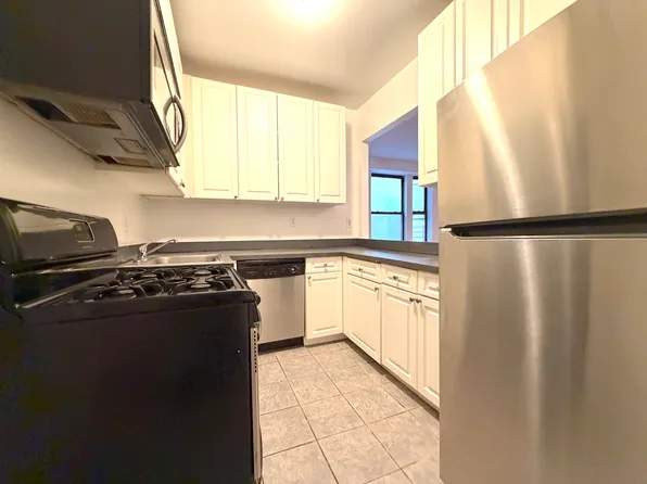 3621 Broadway image 2 of 8