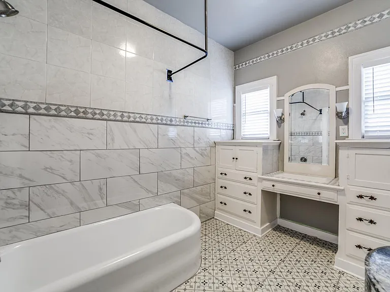 114 W Norwood Ct — Photo 7