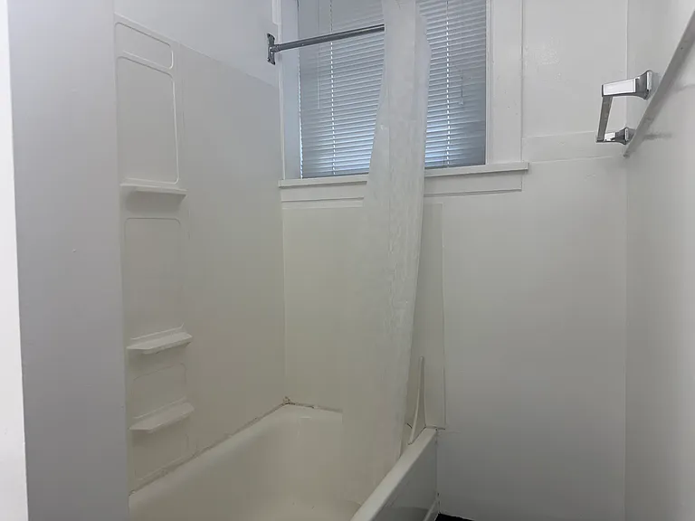 Sherwood Apartments — Photo 37