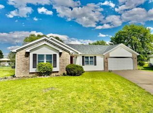 806 Deer Ridge Xing, Auburn, IN 46706