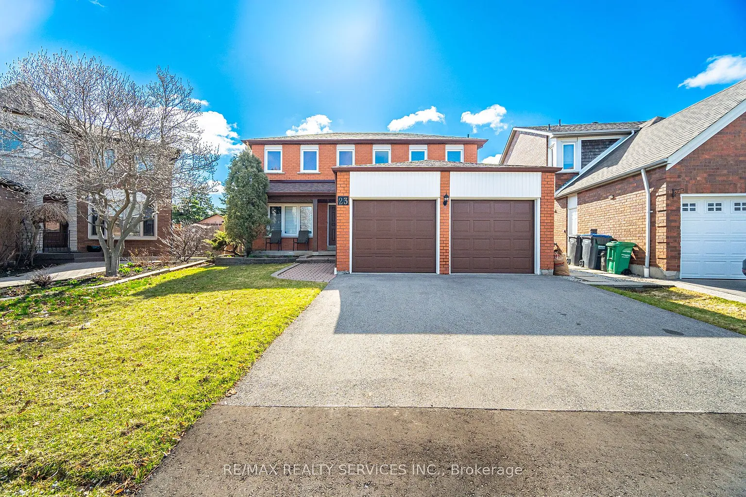 23 Newbury Cres photo 1