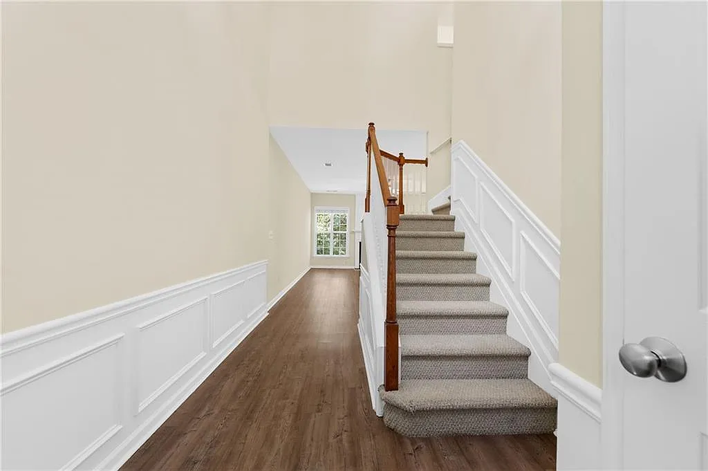 3 bed, 2.5 bath, 1768 sqft, $2,400 — Photo 3