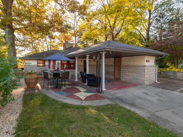 1230 Hillcrest Rd, South Bend, IN 46617