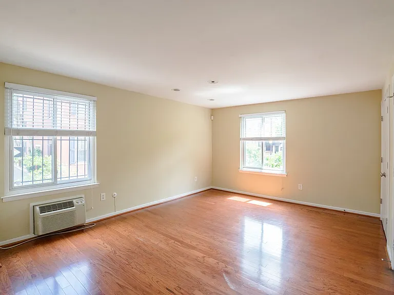801 Addison St #B — Photo 17