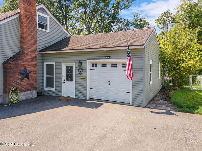 4th image of 22 Merritt Drive