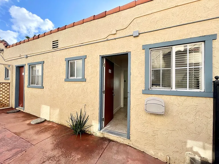 Remodeled Studio in Downtown Oceanside! — Photo 9