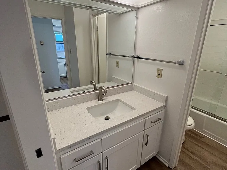 Camelback South Apartments — Photo 8