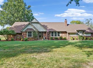 9997 E Palm Tree Rd, Claremore, OK 74019