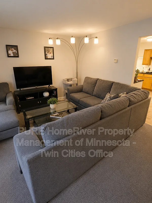 2 bed, 1.0 bath, 875 sqft, $1,025 — Photo 2