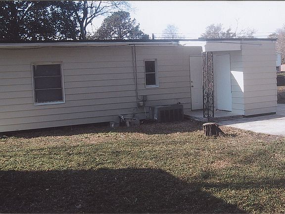 3 bedroom; 1 full bathroom