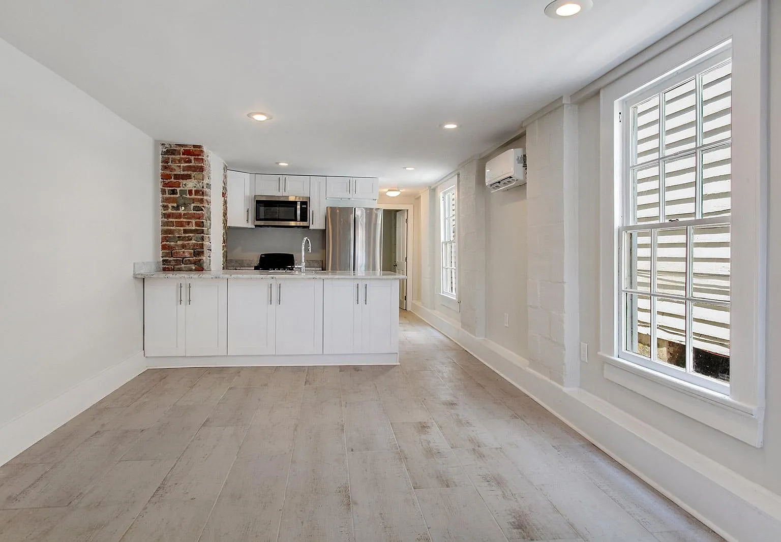 824 Franklin Ave — Photo 2