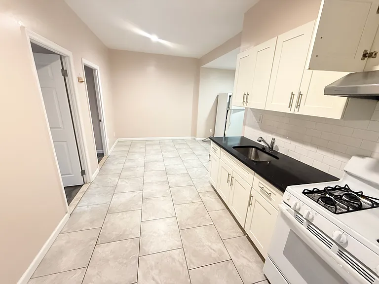 13257 Maple Ave #2R — Photo 5