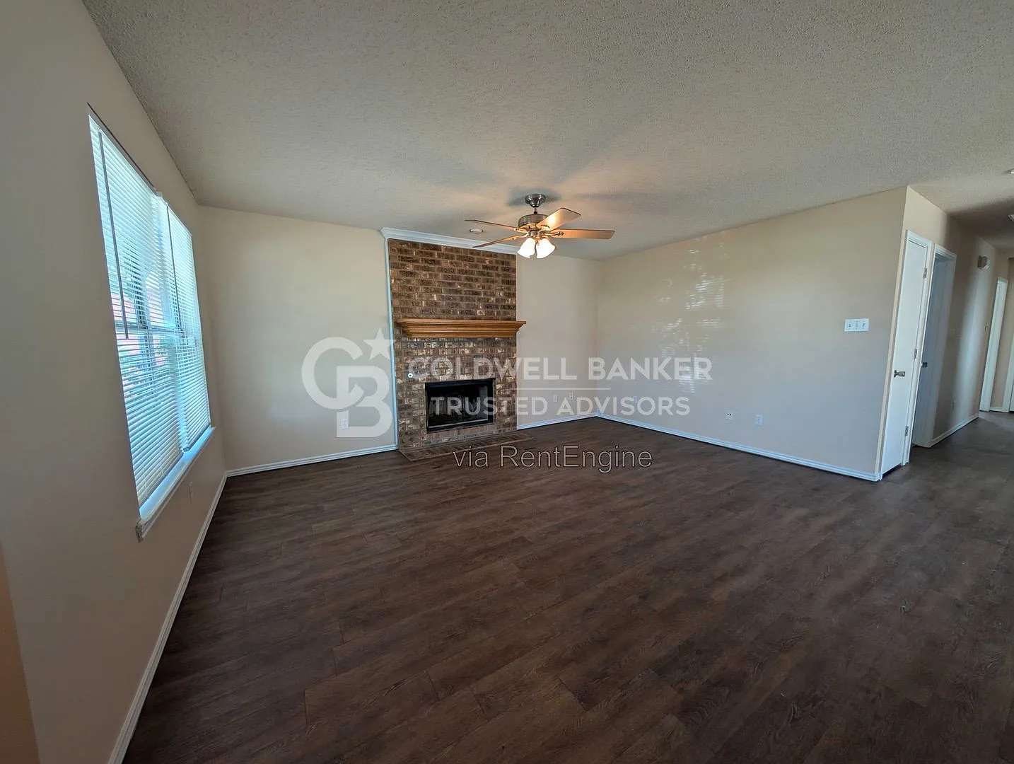3 bed, 2.0 bath, 1295 sqft, $1,325 — Photo 2