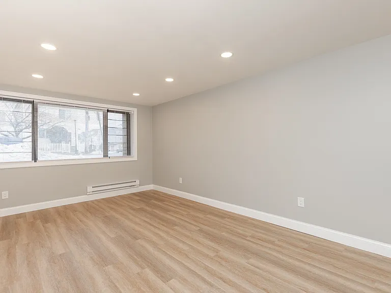 100 Lakeview Ave #1B — Photo 2