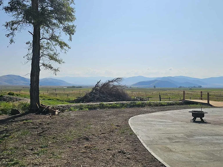 43715 Round Butte Rd — Photo 37