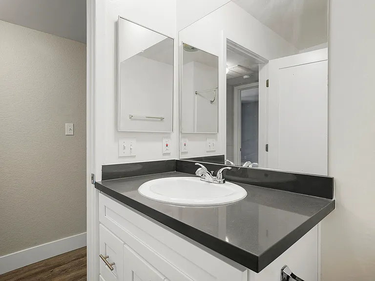 Brody Terrace Apartments — Photo 27