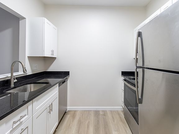 4th image of 301 Union St APT 121