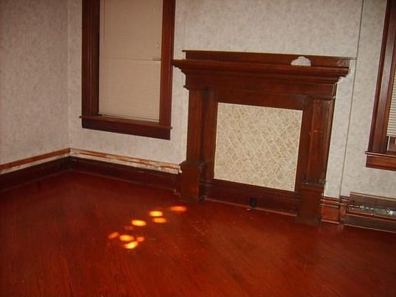 4th image of 312 Jackson St