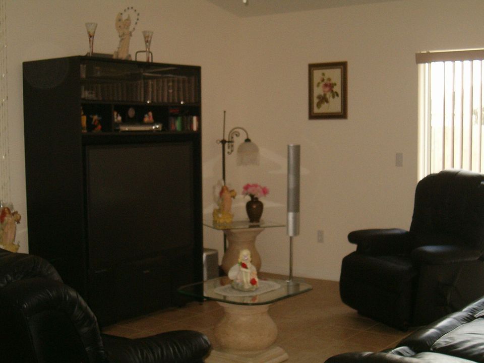 2nd image of 4 Hemlock Terrace Pl