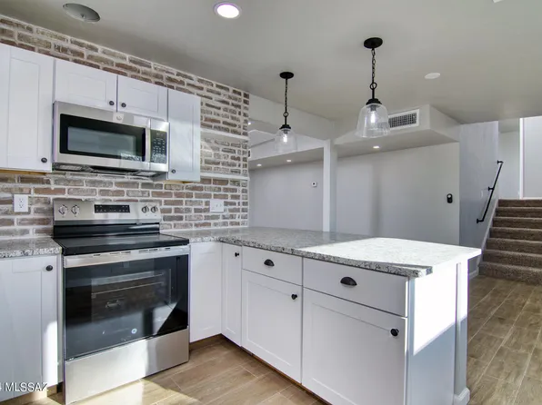 8246 E Kenyon Dr, Tucson, AZ 85710