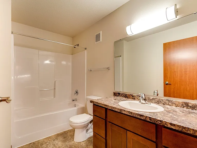 Southport Heights Apartments — Photo 33