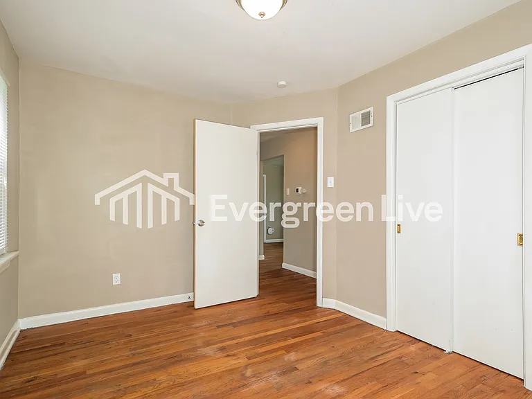 9708 Theodosia Ave — Photo 9