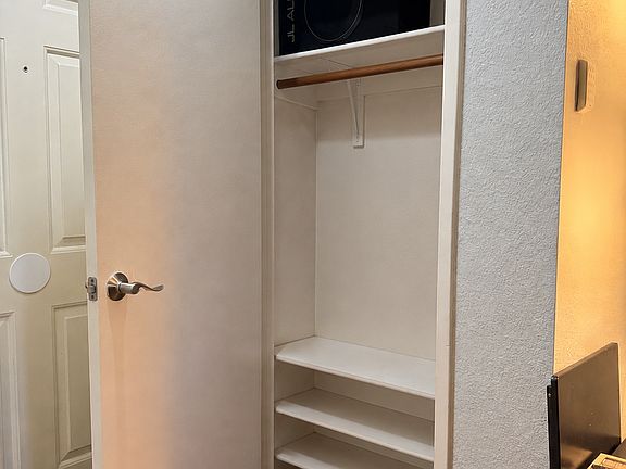 4th image of 2704 Harvest Ln
