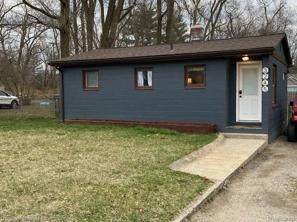3245 Greenlawn Ave, Commerce Township, MI 48382